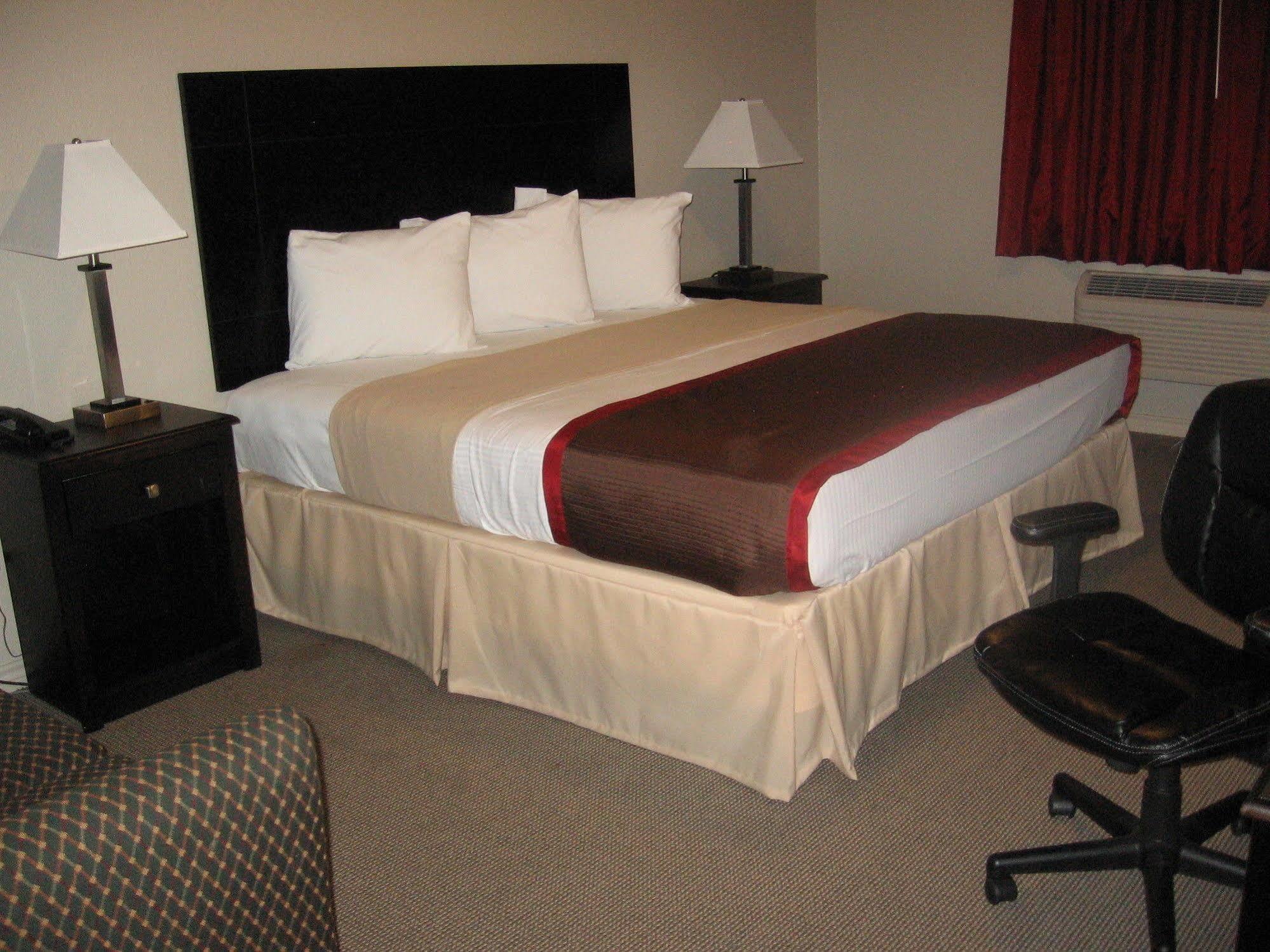Premium Inn And Suites Killeen Exterior photo