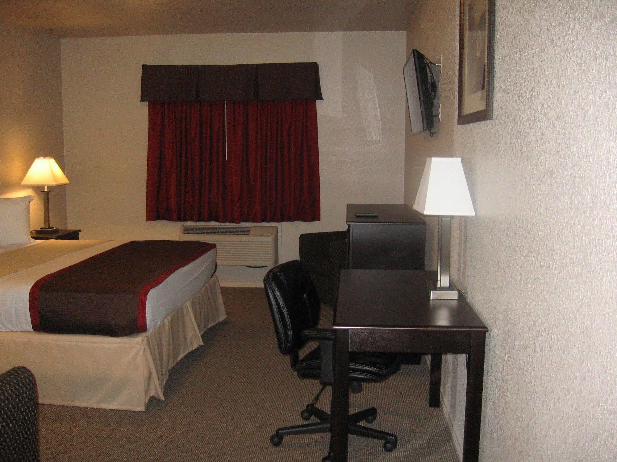 Premium Inn And Suites Killeen Exterior photo